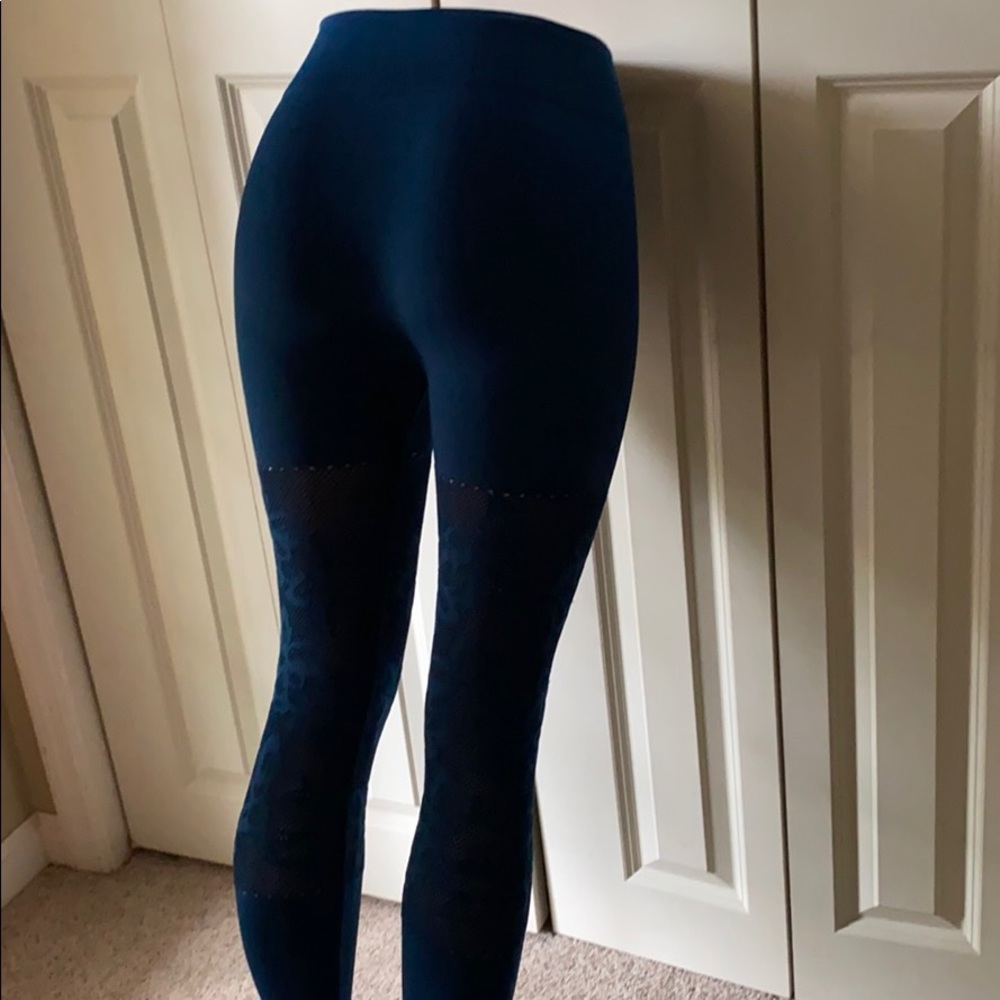 Fabletics - Picture 3 of 3